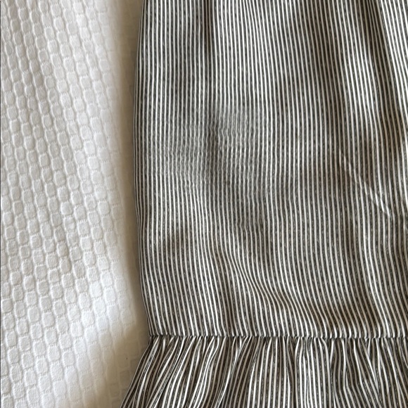 Gold Hawk - Elegant Black and Gray Lace Trim Skirt - Picture 5 of 10